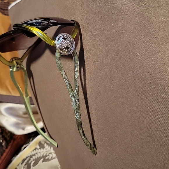 Green & Black Rhinestone Sunglasses 👓 - Picture 4 of 10